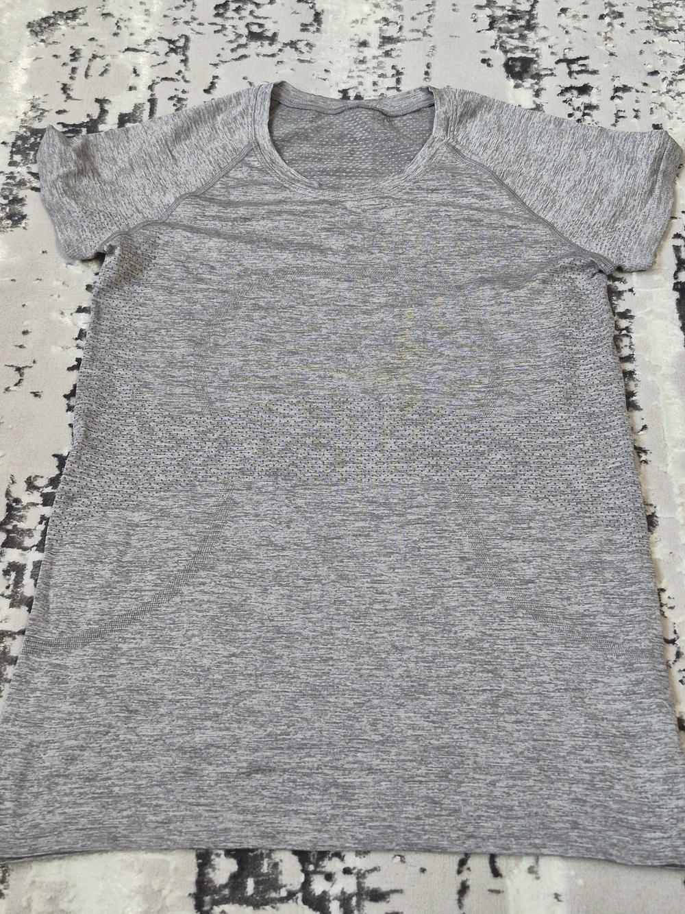 Lululemon Swiftly Tech Shirt Womens 6 Gray Short Sleeve Run Yoga Athletic Gym